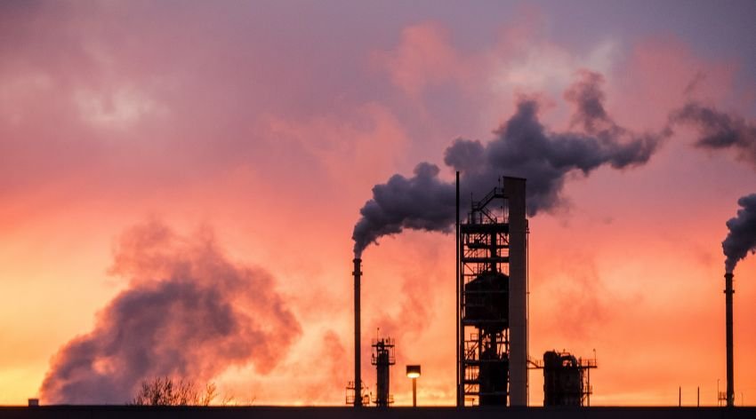 Oil refinery contributing towards air pollution