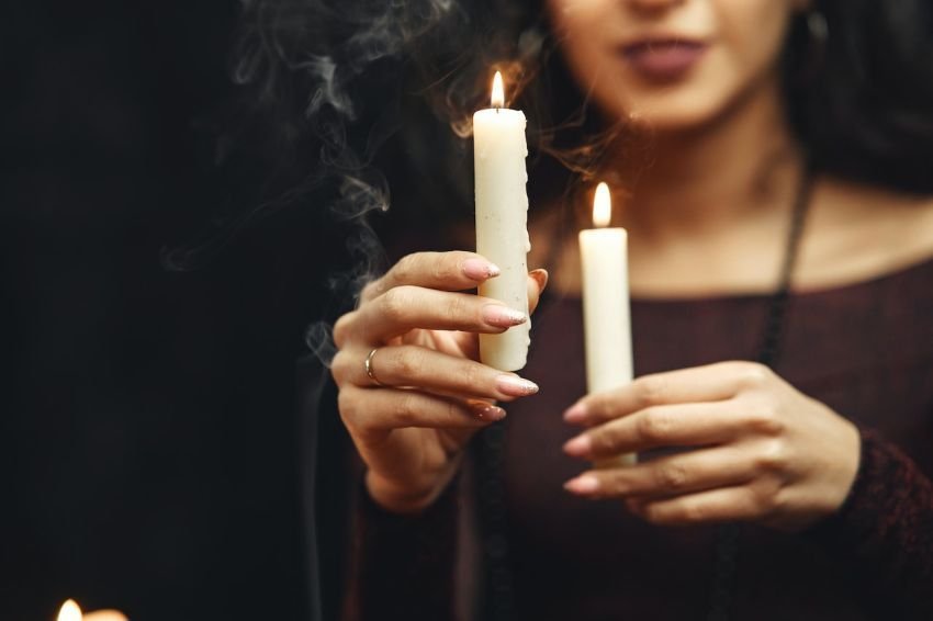 paraffin candles results in smoke emission